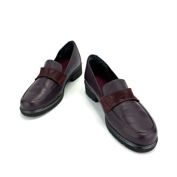 Munro American Geena Women Loafer Size 8 Wine/Red Leather Moc-Toe Low Block Heel - Picture 2 of 16